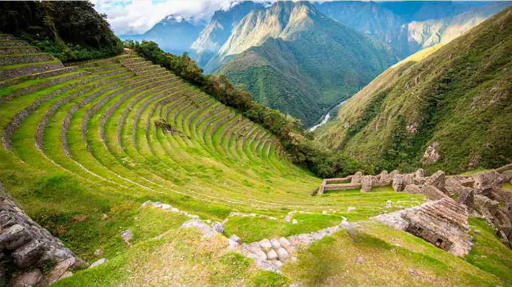 Wiñay Wayna elevation 2650m in cloud-forest weather conditions